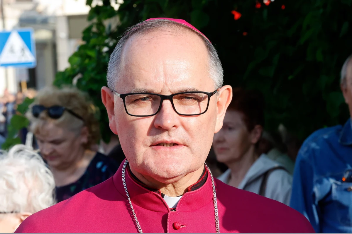 Biskup Andrzej Przybylski został mianowany arcybiskupem metropolitą katowickim – podało Biuro Prasowe Konferencji Episkopatu Polski. Hierarcha ma 60 lat. Był biskupem pomocniczym archidiecezji częstochowskiej.