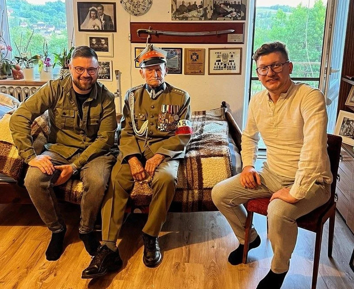 Najstarszy mężczyzna w Polsce skończył w piątek (29 sierpnia) 108 lat. To kapitan Tadeusz Lutak, pseudonim "Pancerz". Bronił Polski we wrześniu 1939 roku, walczył w szeregach Armii Krajowej i dowodził drużyną dywersyjną. 