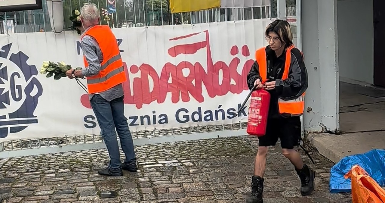 Ostatnie Pokolenie wtargnęło do Stoczni Gdańskiej. Oblali postulaty Solidarności wiadomości,aktualności,Interia Ostatnie Pokolenie wtargnęło do Stoczni Gdańskiej. Oblali postulaty Solidarności
