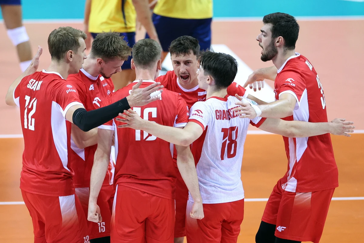 W drugim sobotnim meczu rozgrywanego w krakowskiej Tauron Arenie XXI siatkarskiego Memoriału Huberta Jerzego Wagnera reprezentacja Polski przegrała z Brazylią 0:3 (23:25, 20:25, 23:25). Wcześniej Argentyna pokonała Serbię 3:0.