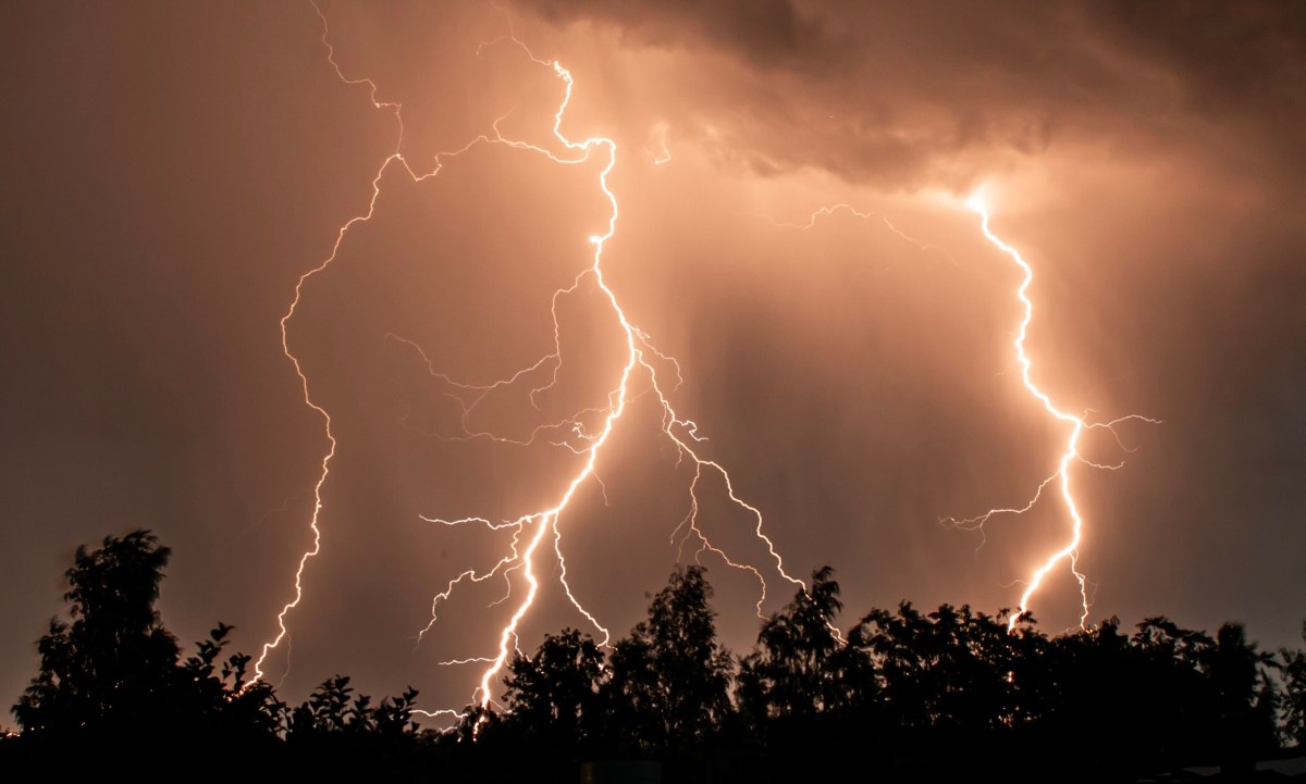 Intensywny deszcz i burze. IMGW ostrzega