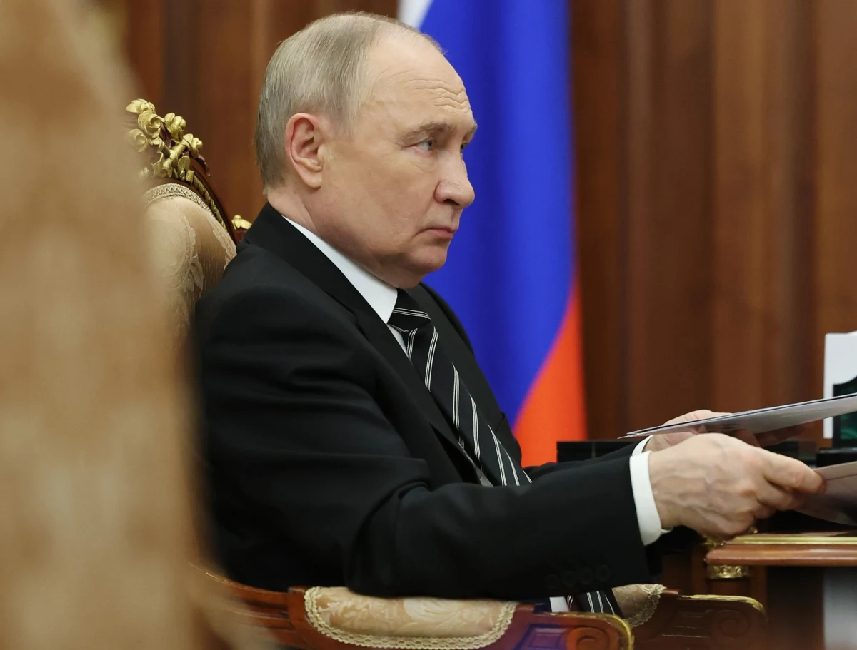 "Putin postrzega Niemcy jako główny cel w Europie" - ostrzegł Sinan Selen, wiceprezes niemieckich służb wewnętrznych. "Nasze państwo jest przedmiotem szerokiego spektrum działań rosyjskich: oprócz działalności agentów niskiego szczebla są to coraz częściej cyberataki, dezinformacja i sabotaż" - podkreśla w rozmowie z gazetą "Welt am Sonntag".