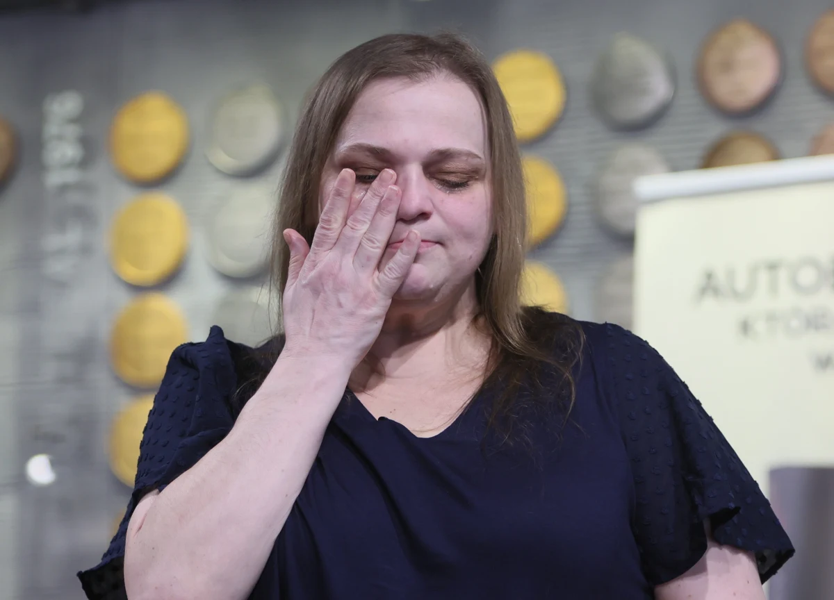 Agata Wróbel, dwukrotna medalistka olimpijska w podnoszeniu ciężarów, promowała w Warszawie swoją autobiografię "Ciężar życia", napisaną wspólnie z dziennikarzem Mateuszem Skwierawskim. Spotkanie autorskie stało się także okazją do ujawnienia, co stało się z jej bezcennymi medalami olimpijskimi - srebrnym z Sydney i brązowym z Aten. Sportsmenka w "Dzień dobry TVN" wyznała również, jak obecnie wygląda jej życie. "Wiem, że nigdy nie będę zdrowa i nigdy nie odzyskam wzroku" - mówiła.