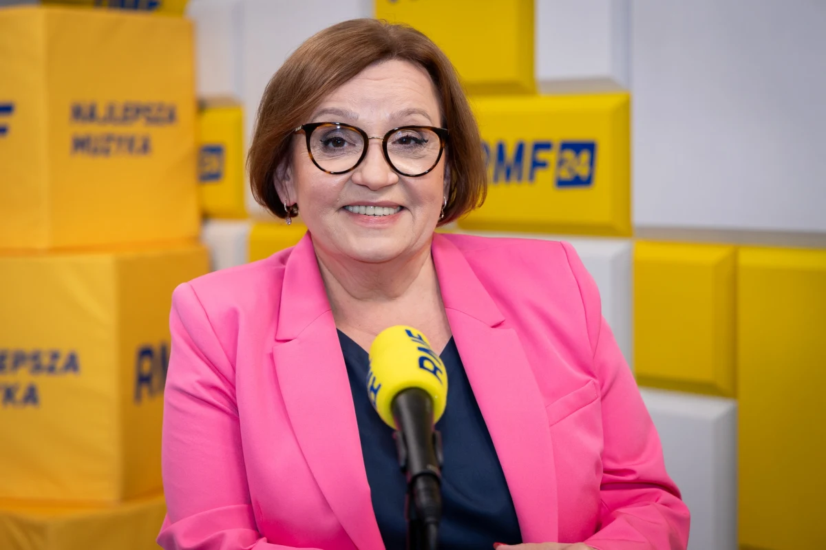 "Obawiają się tego nauczyciele, rodzice, uczniowie pewnie będą za moment podejmować decyzję ze swoimi rodzicami. Do 25 września jeszcze nie do końca wiadomo, jak te zajęcia będą wyglądać" – mówiła o edukacji zdrowotnej, nowym przedmiocie szkolnym, była minister edukacji Anna Zalewska w Rozmowie o 7:00 w Radiu RMF24. Jak zaznaczyła, jeżeli PiS wróci do władzy, to przedmiot ten zniknie ze szkół. 