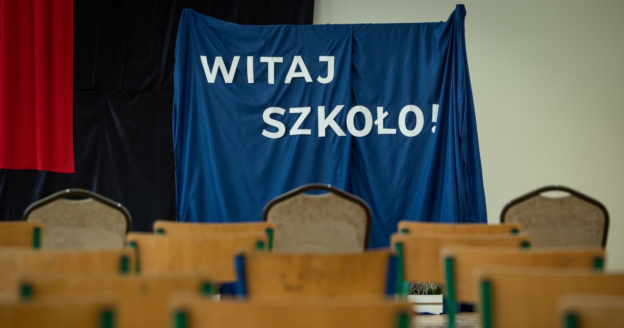 Powrót do szkoły napędza rynek. Ceny nie idą w parze ze zdrowiem, NFZ ostrzega