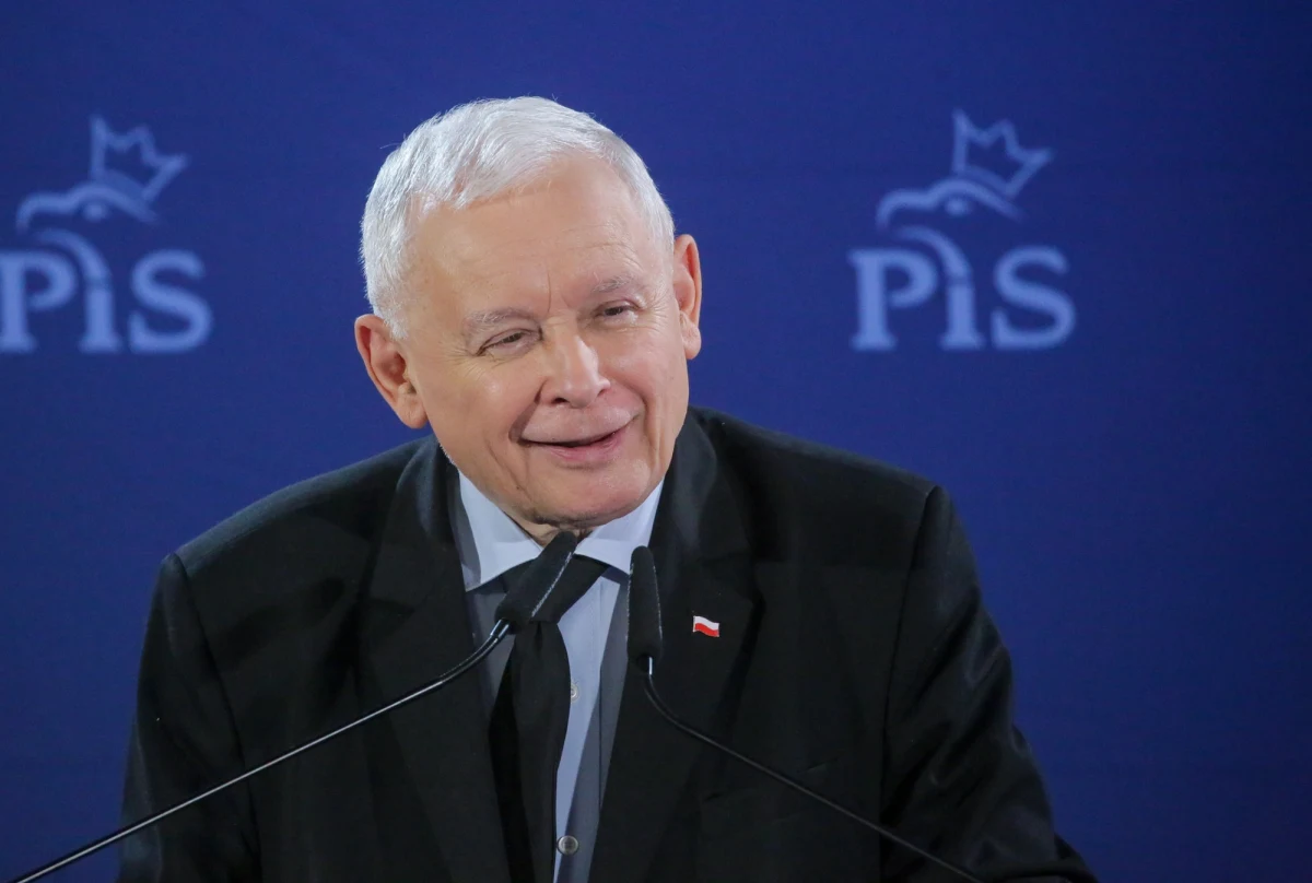 35 proc. - na takie poparcie może liczyć obecnie Prawo i Sprawiedliwość, co wynika z najnowszego sondażu, który zamówiła sama partia i do którego dotarł "Newsweek". Politycy PiS, którzy mieli podzielić się z tygodnikiem wynikami badania, określili, że "te 35 proc. to wynik bez niezdecydowanych". Co jeszcze wynika z sondażu i czy daje ugrupowaniu Jarosława Kaczyńskiego powody do radości?