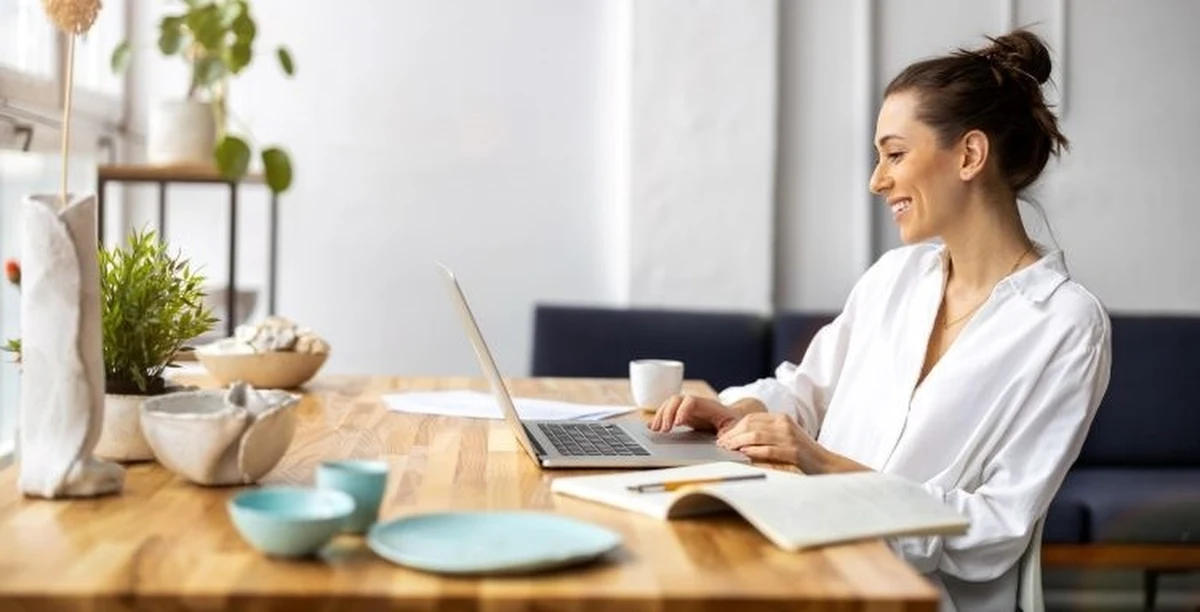 Nowoczesny laptop na studia to nie tylko notatki i spotkania online. Dzięki wydajnym układom RTX pozwala również na tworzenie projektów, obróbkę grafiki, analizę danych i płynną rozrywkę. Sprawdź, które modele najlepiej łączą funkcjonalność i moc obliczeniową, aby wspierać Cię w nauce i odpoczynku.