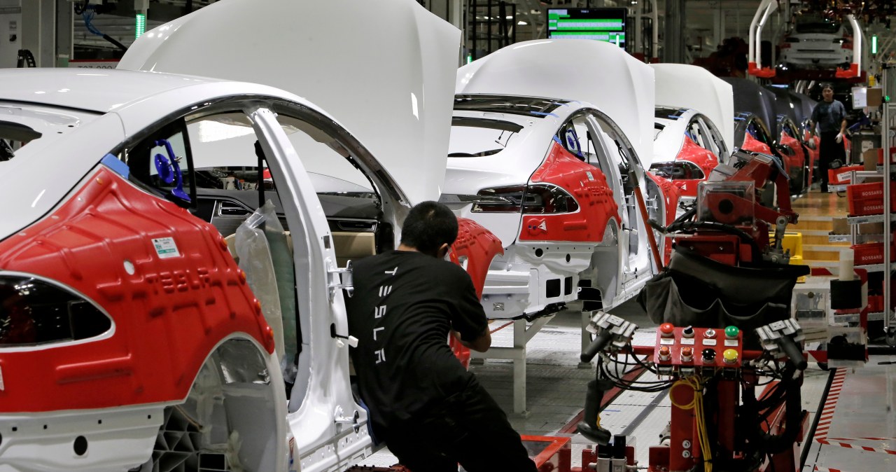 Polacy o pracy w fabryce Tesli. "Nie będziemy dłużej siedzieć cicho"