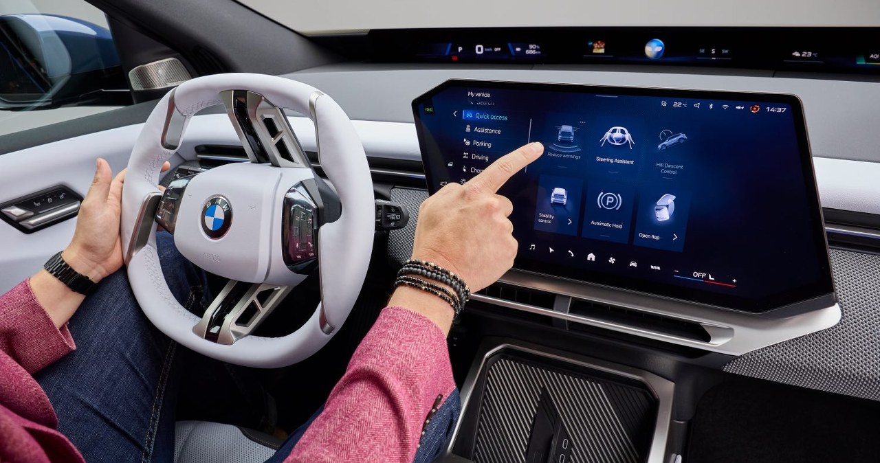 BMW rezygnuje z fizycznych przycisków. Powodem są młodsi kierowcy