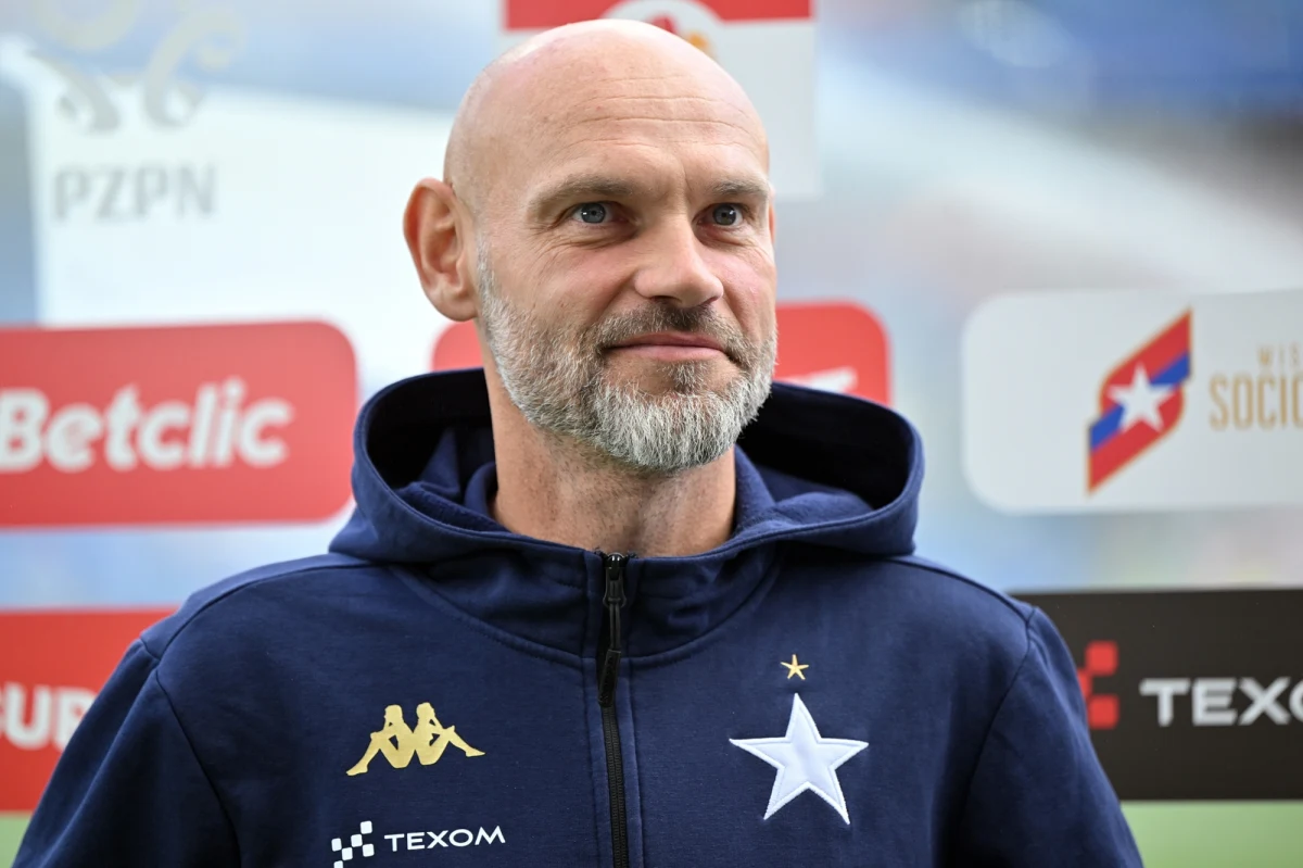 "Mam takie nastawienie: Mariusz Jop nie musi być trenerem. Nigdy nie miałem ciśnienia, żeby być pierwszym trenerem" - podkreśla w rozmowie z RMF FM trener Wisły Kraków, Mariusz Jop. Kibice "Białej Gwiazdy" pewnie się jednak cieszą, że to właśnie były piłkarz Wisły i były reprezentant Polski wciąż piastuje tę funkcję. Po siedmiu kolejkach ich klub jest liderem 1. Ligi z 6 zwycięstwami w 7 meczach i imponującym bilansem bramek: 28-7.