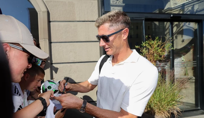 Robert Lewandowski witany jak król. Już odpłacił się kibicom