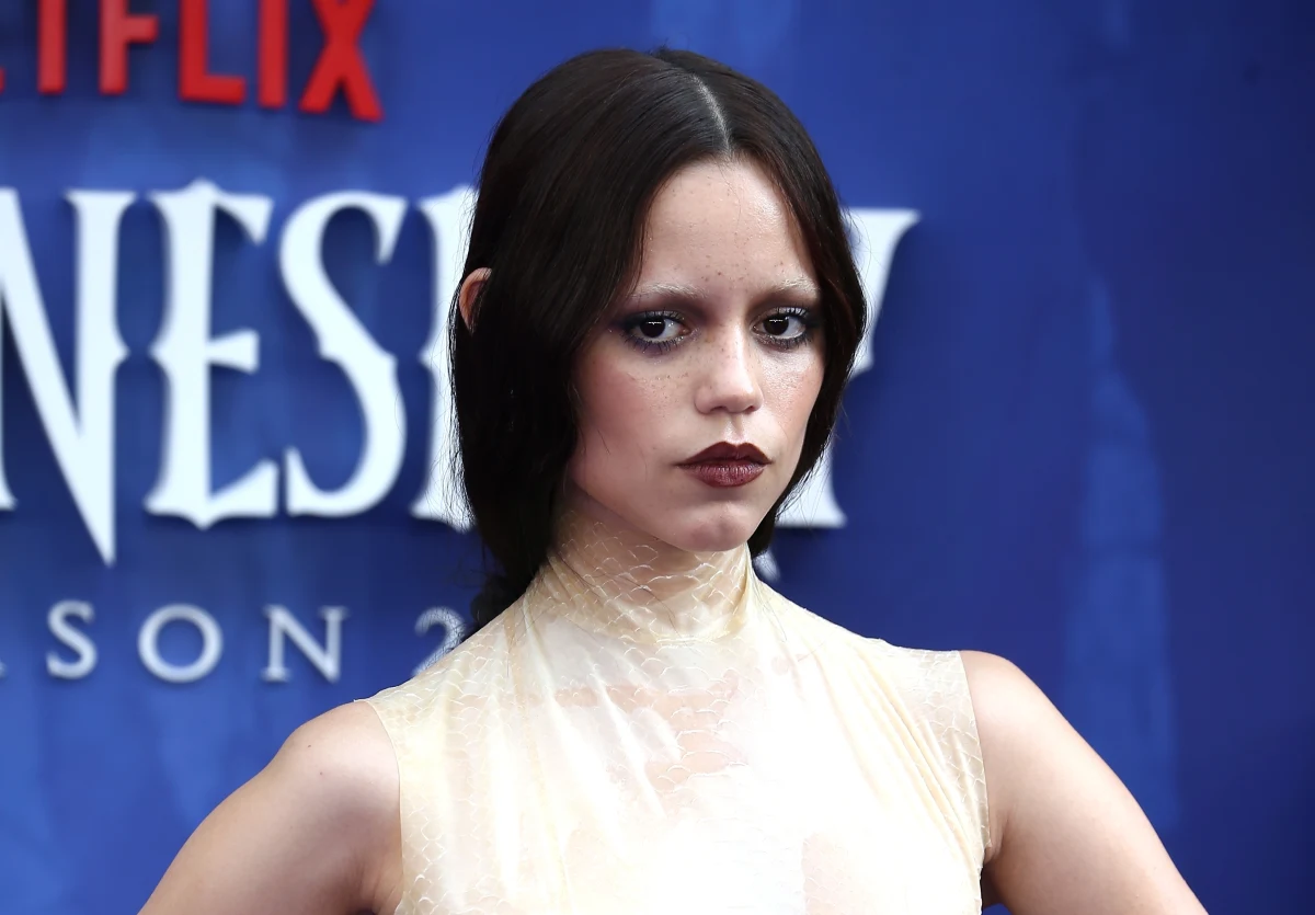 Zmęczona, ale stylowa – taki makijaż podbija serca tysięcy młodych kobiet na całym świecie. Trend „Tired Girl”, inspirowany m.in. przez Jennę Ortegę, zyskuje coraz większą popularność na TikToku.