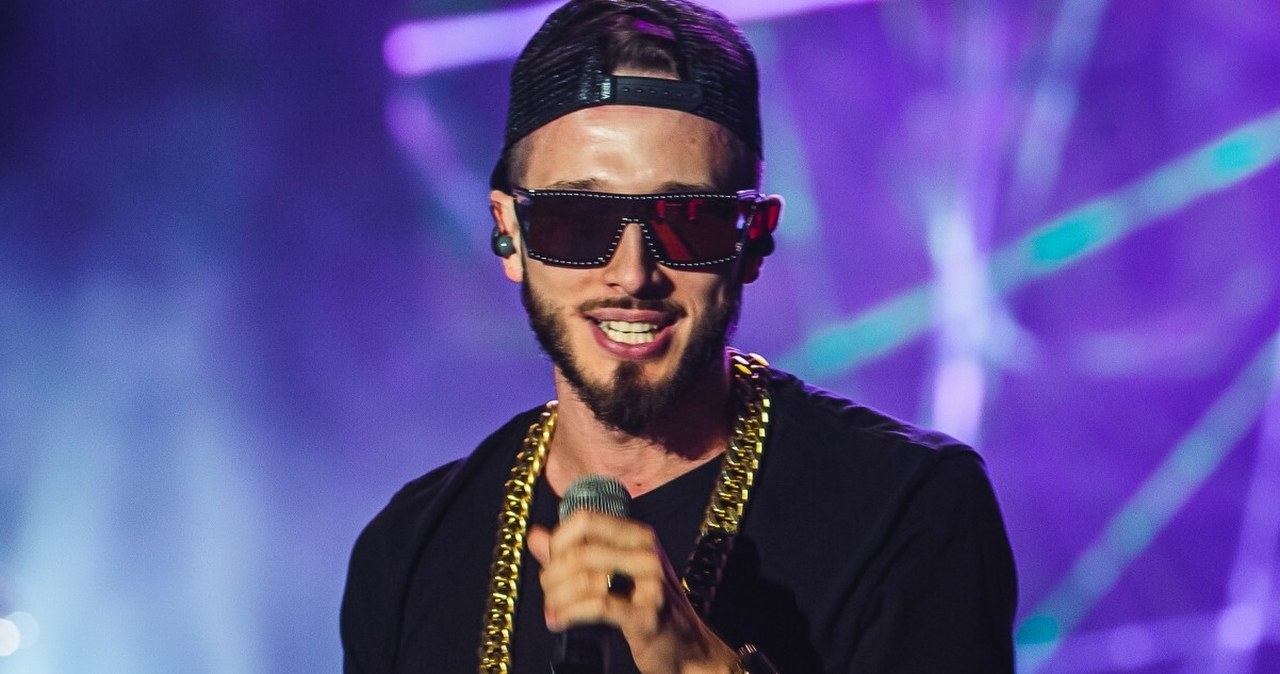 Chwile grozy na koncercie Łobuzów. Wokalista doznał poważnej kontuzji