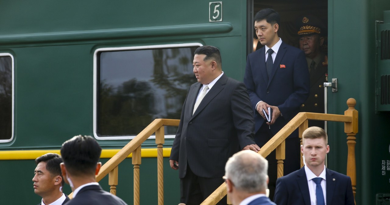 Kim Dzong Un w pancernym pociągu. Przekroczył granicę. Historyczny moment coraz bliżej wiadomości,aktualności,Interia Kim Dzong Un w pancernym pociągu. Przekroczył granicę. Historyczny moment coraz bliżej