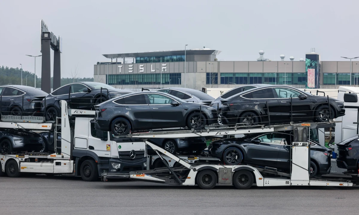 Inicjatywa polskich pracowników w fabryce Tesli w niemieckiej Brandenburgii. Polacy to największa grupa pracowników zagranicznych w tym zakładzie. Teraz chcą się zorganizować i wystartować w wyborach firmowych z własną listą. 