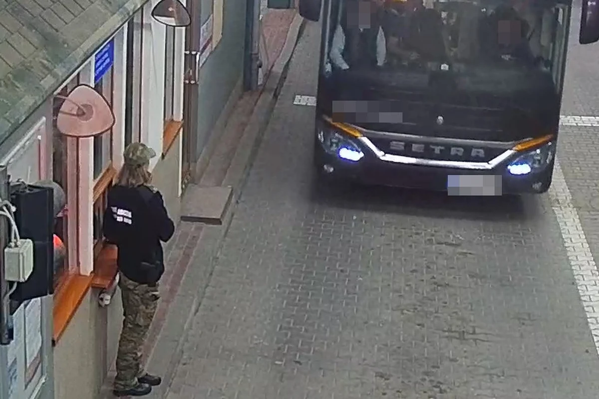 Straż graniczna udaremniła próbę nielegalnego wjazdu do Polski 77 obywateli Mołdawii. Podróżni próbowali dostać się do Czech, posługując się fałszywym dokumentem potwierdzającym zatrudnienie. Sprawa trafi do sądu.