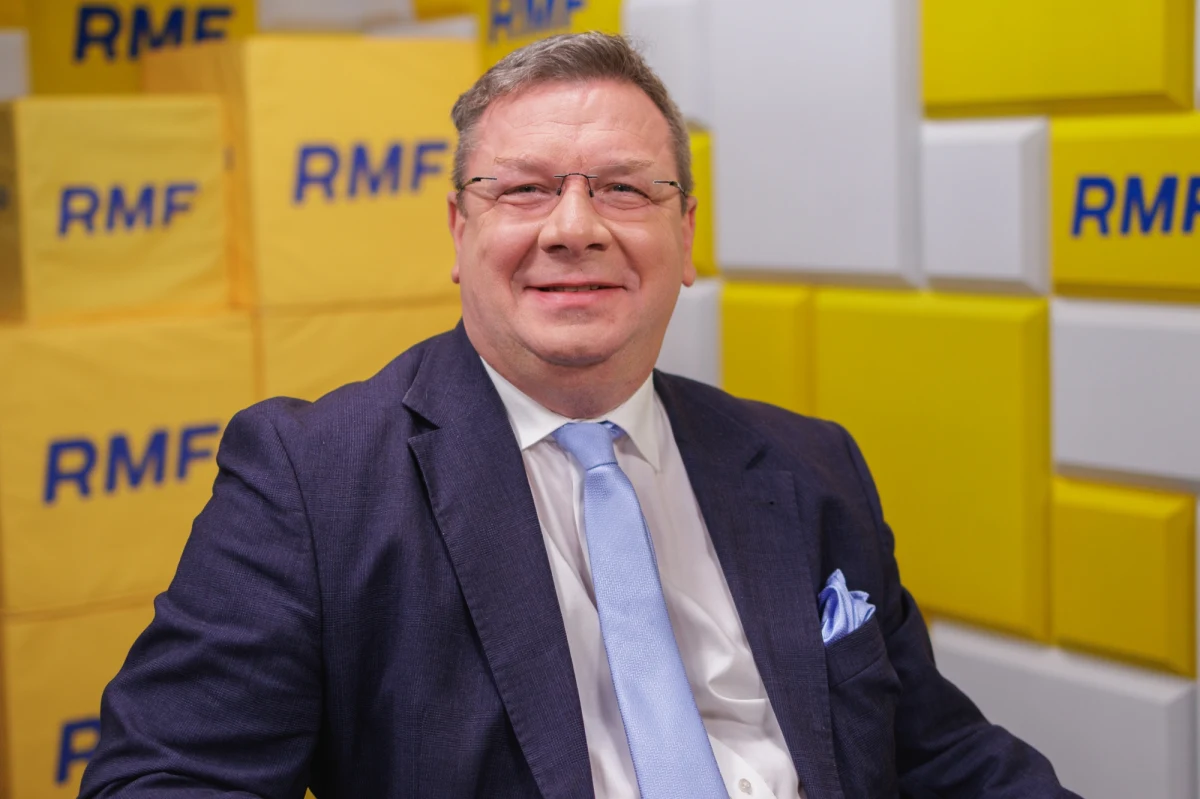 "Mam wrażenie, że przedstawiciele gabinetu Donalda Tuska żebrzą o to, żeby znaleźć się przy stole w Waszyngtonie, ale to nie jest mile widziane. Sprawdzałem wypowiedzi pana ministra Sikorskiego na temat Donalda Trumpa. Jego wpisy w portalach społecznościowych. Powiesz szczerze, że przecierałem oczy ze zdumienia, bo już o wielu rzeczach zapomniałem, więc on chyba też zapomniał o tym, co pisał (...) Myślę, że przedstawiciele sami są sobie winni tego, że administracja amerykańska niechętnie ich widzi przy tym stole" - powiedział w Rozmowie o 7:00 w Radiu RMF24 Michał Wójcik, wiceszef Prawa i Sprawiedliwości.