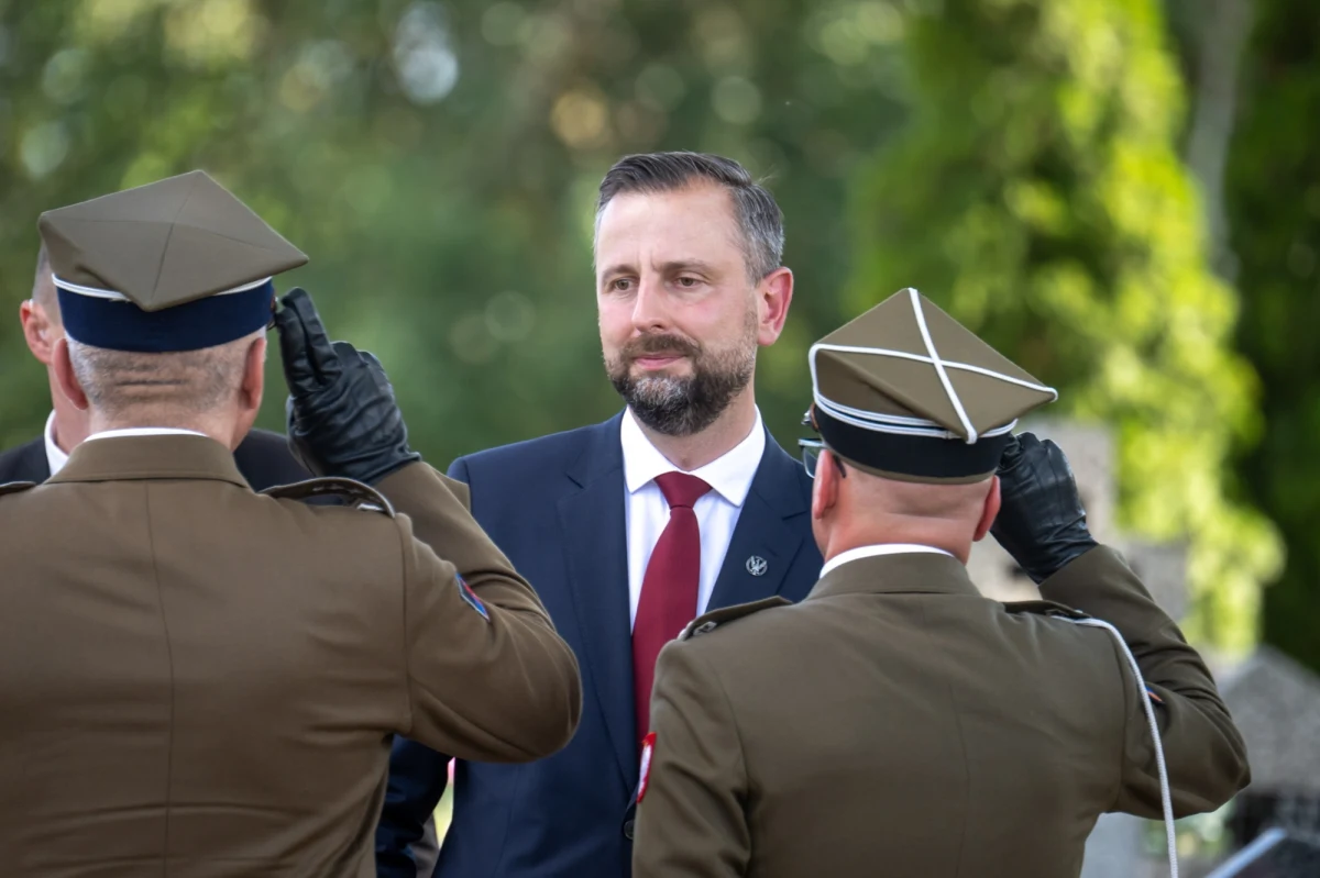 Podczas inauguracji XXXIII Międzynarodowego Salonu Przemysłu Obronnego w Kielcach ogłoszono start nowatorskiego programu szkolenia operatorów dronów dla młodzieży z oddziałów przygotowania wojskowego. Nowa inicjatywa ma przygotować przyszłych żołnierzy do obsługi nowoczesnych technologii i wzmocnić bezpieczeństwo kraju.