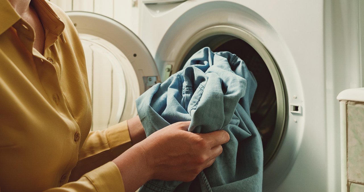 Wrzucasz majtki do pralki z resztą ubrań? Ginekolożka bije na alarm