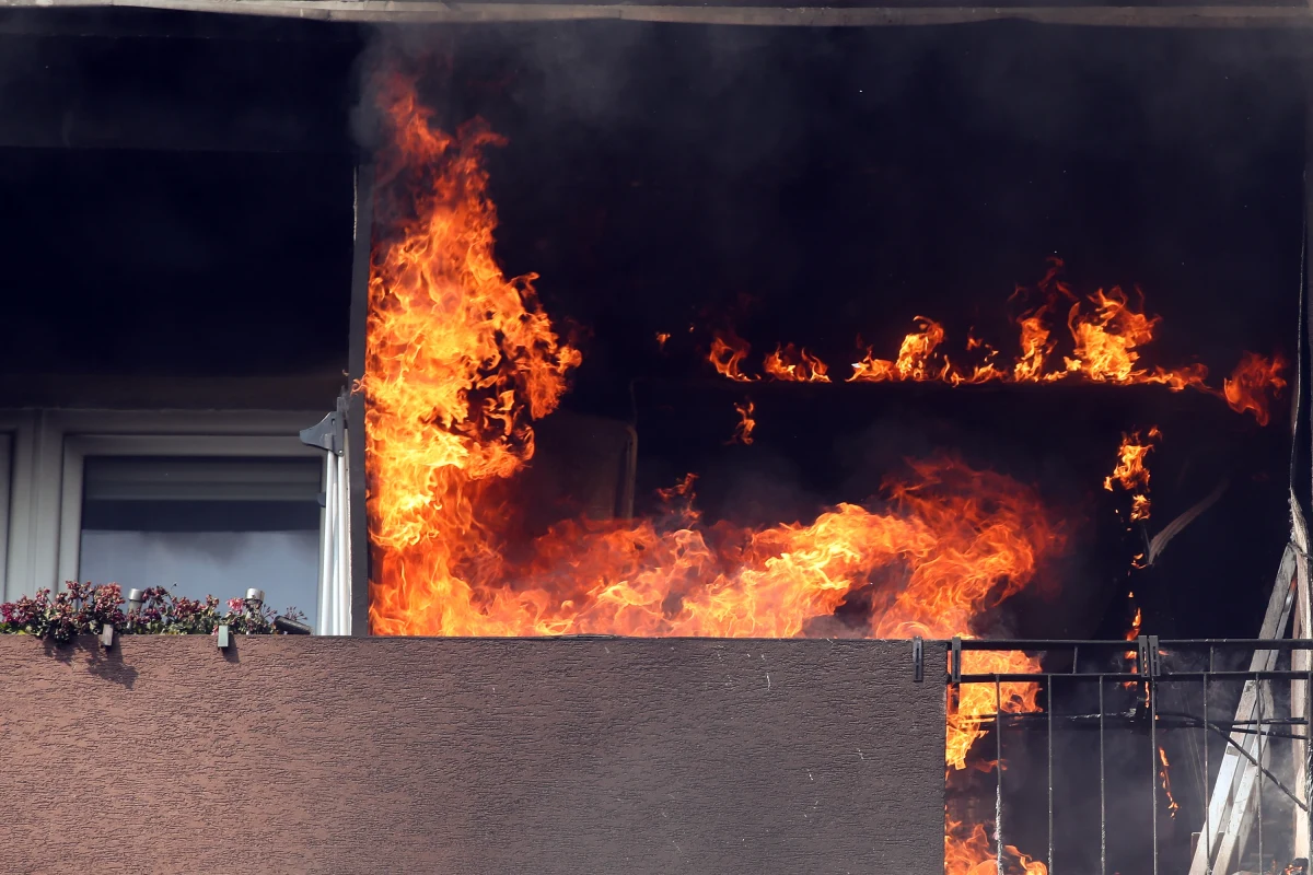 W 11-piętrowym wieżowcu przy ulicy Leopolda Okulickiego w Stalowej Woli na Podkarpaciu wybuchł dziś pożar. Jedna osoba wymagała pomocy medycznej. Informację o tym zdarzeniu dostaliśmy na Gorącą Linię RMF FM.