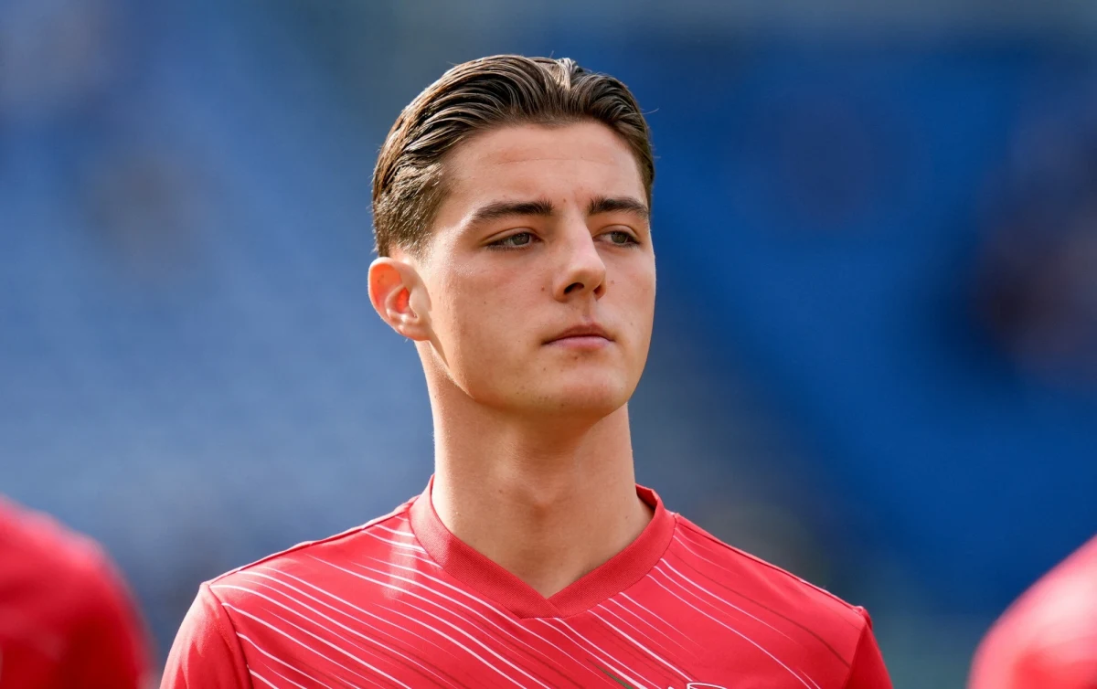 Reprezentant Polski i jeden z największych talentów piłkarskich młodego pokolenia Kacper Urbański podpisał z Legią Warszawa kontrakt obowiązujący do końca sezonu 2027/28. Informację ogłosił stołeczny klub.