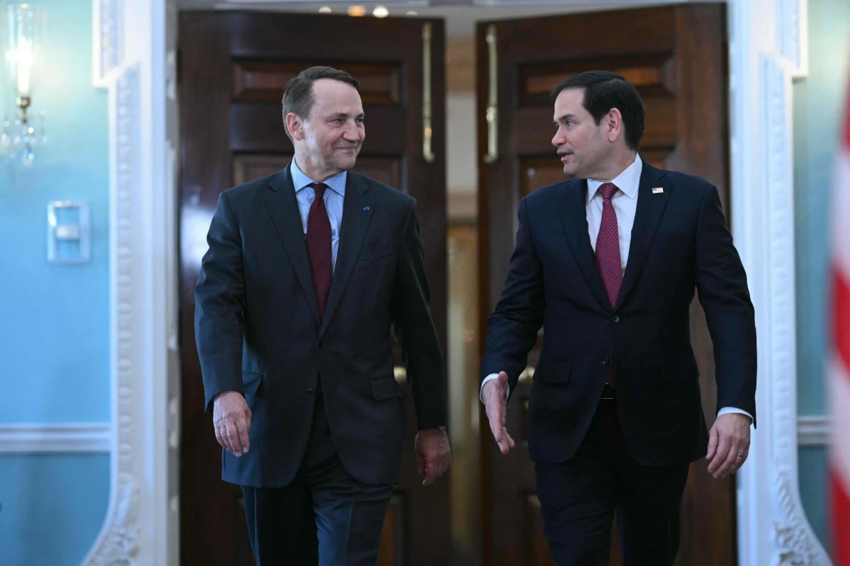 Radosław Sikorski przekazał, że w rozmowie z sekretarzem stanu USA Marco Rubio zabiegał o przyjęcie do grupy G20. "Mamy do tego prawo" - zaznaczył szef polskiego MSZ. Dziś informację o tym, że polska gospodarka dołączyła do Klubu Bilionerów, przekazał premier Donald Tusk.