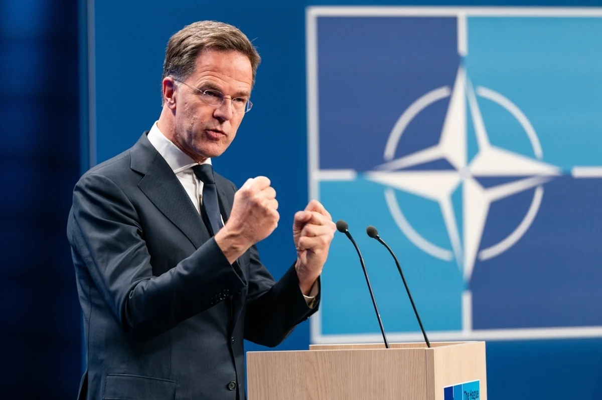 Zagrożenie ze strony Rosji dotyczy całej Europy – ostrzega sekretarz generalny NATO Mark Rutte. Szef Sojuszu ostrzega przed zbytnią beztroską na zachodzie Europy, argumentując, że nowoczesne rosyjskie rakiety są w stanie uderzyć w dowolne miejsce na kontynencie w ciągu kilku minut. "Zagrożenie ze strony Rosjan rośnie z każdym dniem. Nie bądźmy naiwni" - powiedział Holender podczas wspólnej konferencji prasowej w Luksemburgu z premierem kraju Lukiem Friedenem i ministrem obrony Yuriko Backesem.