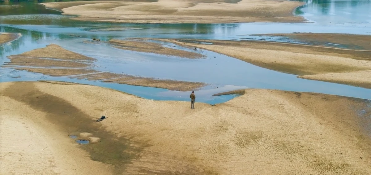 We wtorek po południu zanotowano najniższy w historii pomiarów stan wody na stacji hydrologicznej Warszawa-Bulwary. Poziom wody w Wiśle wyniósł tam zaledwie 4 cm, czyli o centymetr mniej niż w godzinach porannych.