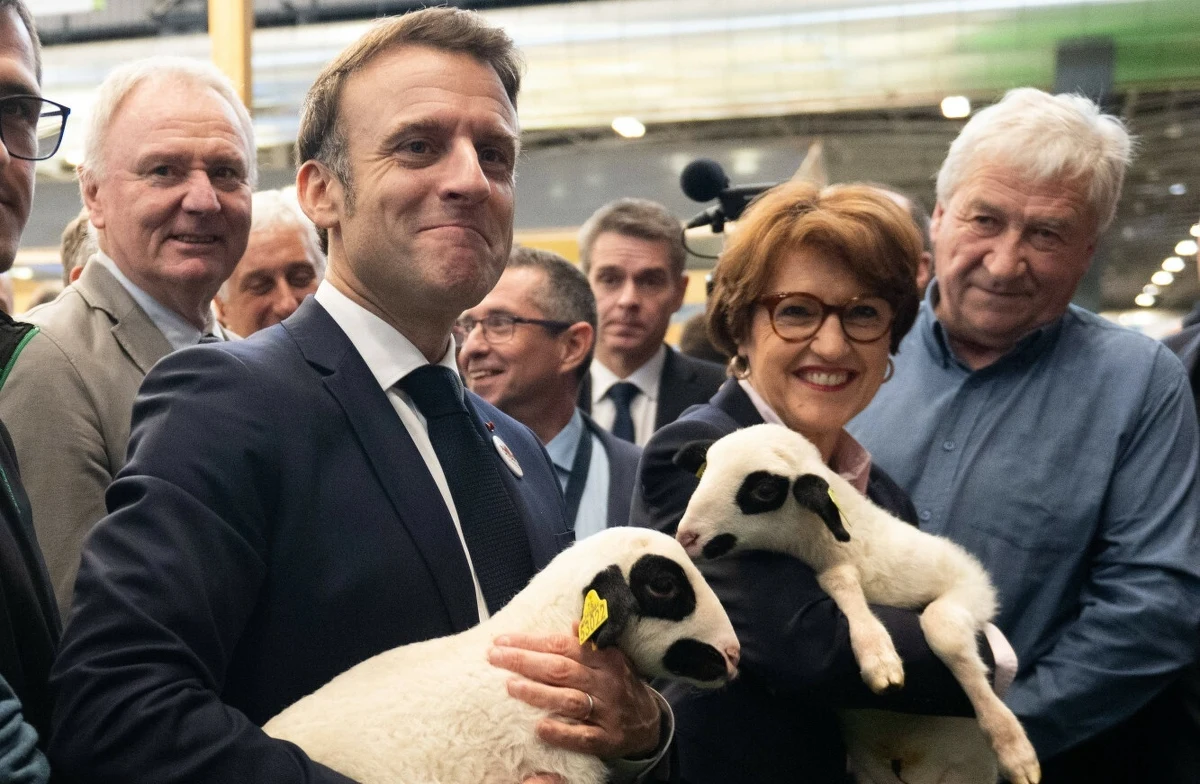 Komisja Europejska zatwierdzi w środę tekst umowy handlowej z Mercosur i przedstawi go krajom UE do akceptacji. Padnie zapewnienie o możliwości stosowania klauzuli bezpieczeństwa dotyczącej importowanych z krajów Mercosur artykułów rolnych. Chodzi o produkty tzw. wrażliwe, takie jak cukier czy drób - ustaliła dziennikarka RMF FM Katarzyna Szymańska-Borginon. W ten sposób KE chce uspokoić kraje takie jak Francja czy Polska, które najbardziej sprzeciwiają się tej umowie w obawie przed zalewem tanią i niespełniającą unijnych wymogów produkcją rolną.