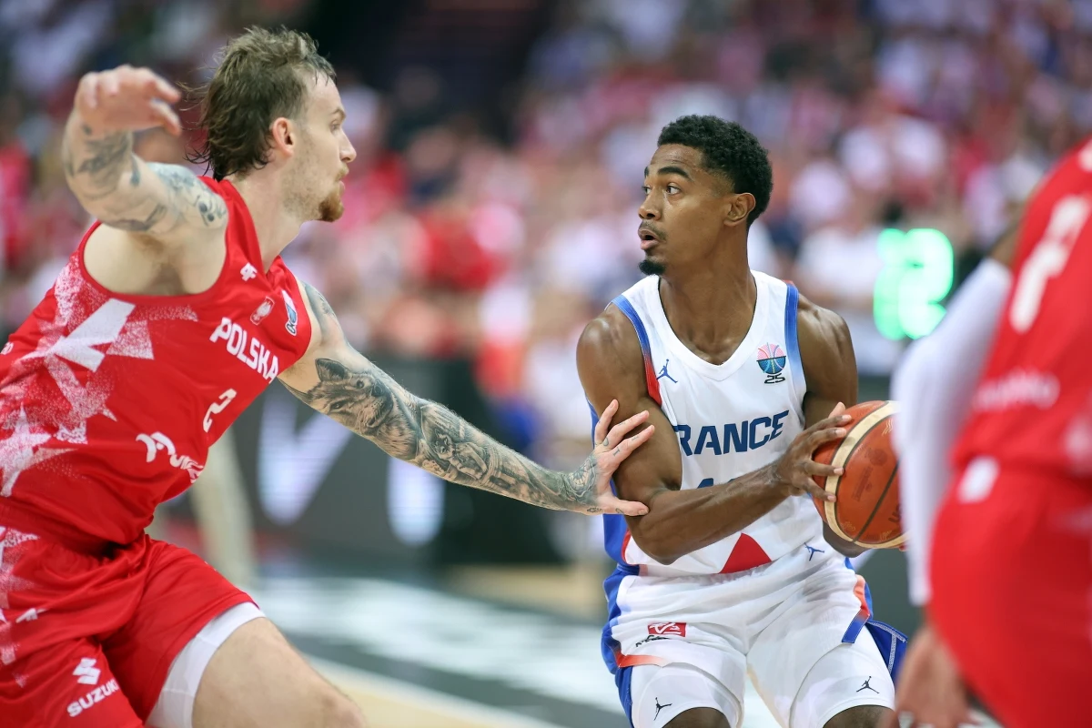 ​Polscy koszykarze ulegli w katowickim Spodku Francuzom 76:83. Spotkanie było rozgrywane w ramach trwających rozgrywek mistrzostw Europy. Była to pierwsza porażka Biało-Czerwonych w tym turnieju. 