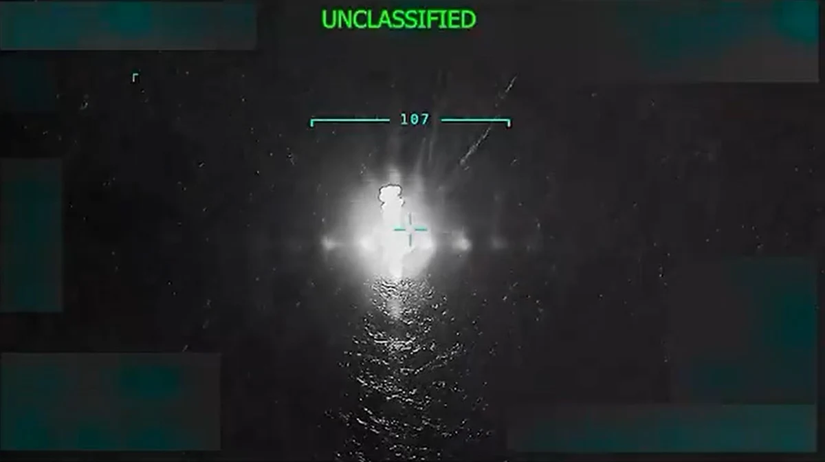 Siły zbrojne USA przeprowadziły atak na pochodzącą z Wenezueli łódź przewożącą narkotyki, zabijając 11 członków gangu Tren de Aragua. "Niech to będzie ostrzeżenie dla każdego, kto myśli o wwiezieniu narkotyków do Stanów Zjednoczonych" - skomentował atak prezydent USA Donald Trump. 