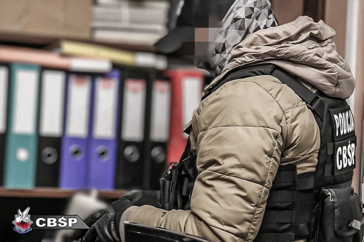 ​CBŚP rozbiło grupę przestępczą wyłudzającą VAT. Ponad 140 osób z zarzutami