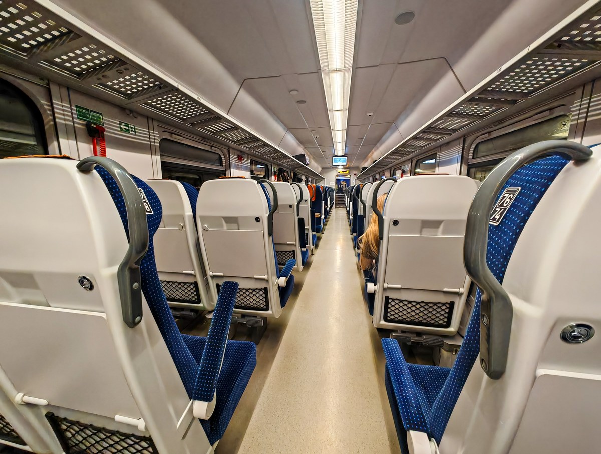 Piętrowe pociągi w Polsce. PKP Intercity wybrało ofertę