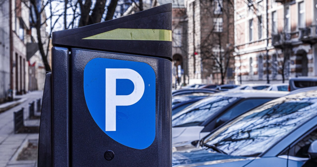 Parkowanie w Łodzi coraz droższe. Kara 900 zł za błędną strefę i spóźnienie