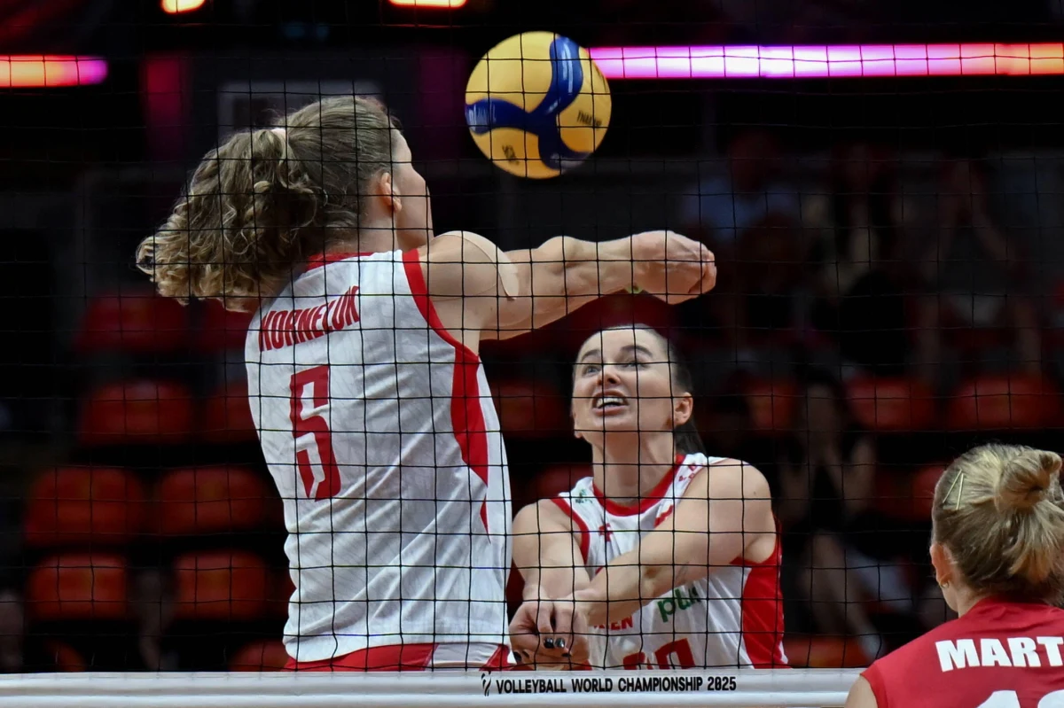 ​Polskie siatkarki przegrały w ćwierćfinale mistrzostw świata z Włoszkami 0:3 (17:25, 21:25, 18:25). Ich rywalkami w Bangkoku były niekwestionowane faworytki turnieju, liderki światowego rankingu i mistrzynie olimpijskie z Paryża, która nie przegrały meczu na międzynarodowej arenie od 15 miesięcy. Polska siatkówka kobieca czeka na medal mistrzostw świata od 1962 roku.