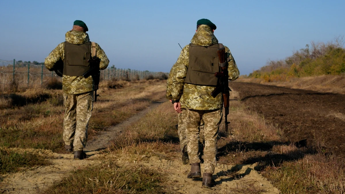 We wsi Riwne w Ukrainie, w pobliżu granicy z Polską, znaleziono martwego pogranicznika. Przy ciele wojskowego leżała służbowa broń.