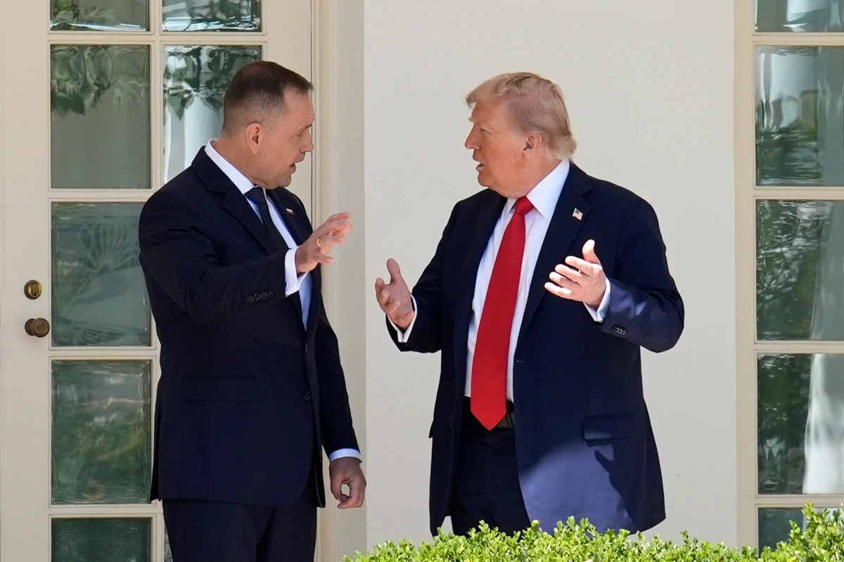 ​Prezydent Karol Nawrocki po spotkaniu z amerykańskim przywódcą, do którego doszło w środę w Waszyngtonie,  komplementował Donalda Trumpa. "Jest jedynym dzisiaj liderem na świecie, który jest zdolny do negocjacji z Władimirem Putinem" - powiedział. Podkreślił także, że potrzebne są kolejne pakiety sankcji na Rosję.