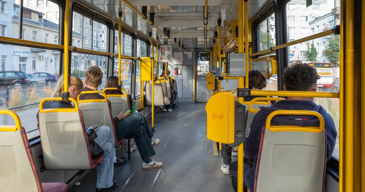 Nigdy nie rób tego w tramwaju. Możesz dostać pokaźny mandat