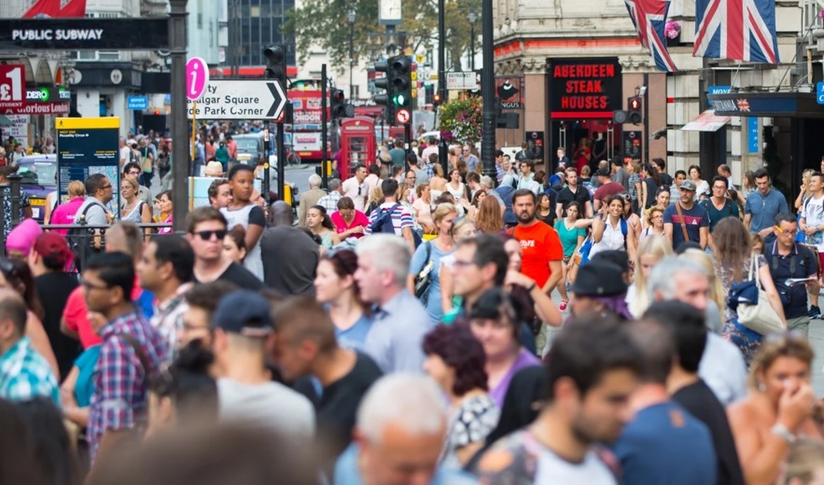 Już niedługo jedna z najbardziej znanych ulic Europy będzie tylko dla pieszych. Londyńska Oxford Street, mekka zakupoholików i turystów, na jeden dzień zamieni się w tętniący życiem bulwar bez samochodów. To nie tylko element globalnych obchodów Dnia bez Samochodu, ale też test przed możliwą, rewolucyjną zmianą na stałe. 