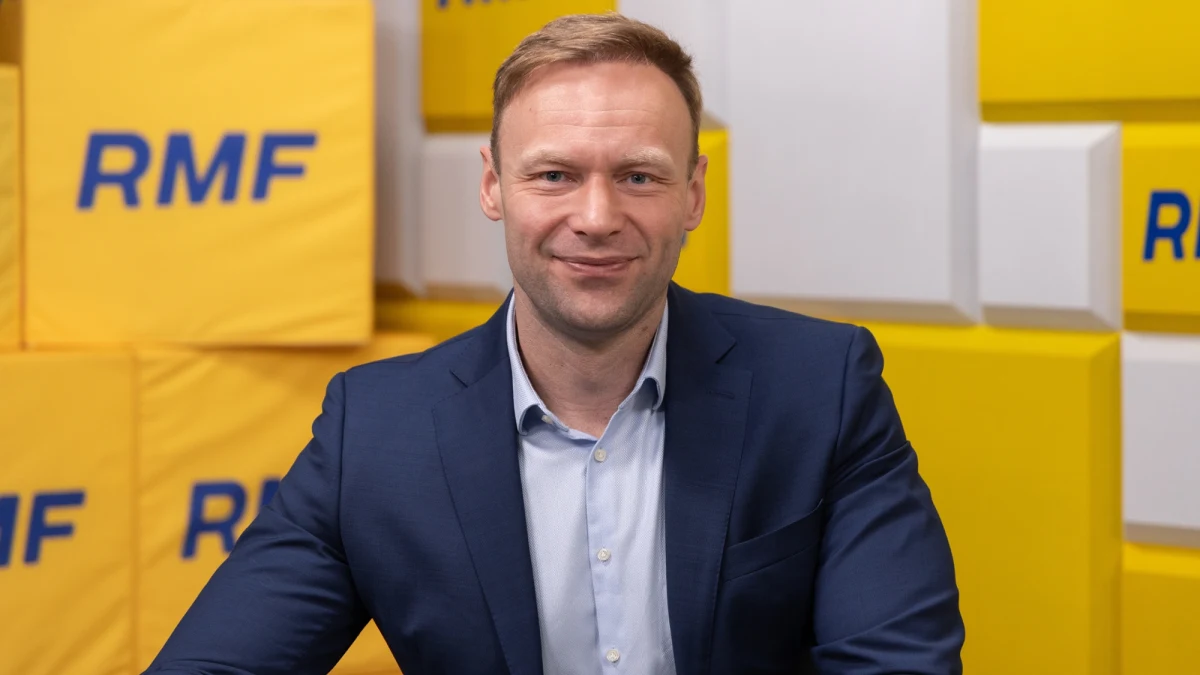 „Uważam, że wizyta Karola Nawrockiego w Białym Domu była świetna. Natomiast jeśli miałbym coś doradzać, to sądzę, że warto było – po tych wewnętrznych niesnaskach związanych z instrukcjami – zaprosić wicepremiera Władysława Kosiniaka-Kamysza do delegacji oraz ministra energii Miłosza Motykę” – mówił w Porannej rozmowie w RMF FM Marcin Mastalerek.