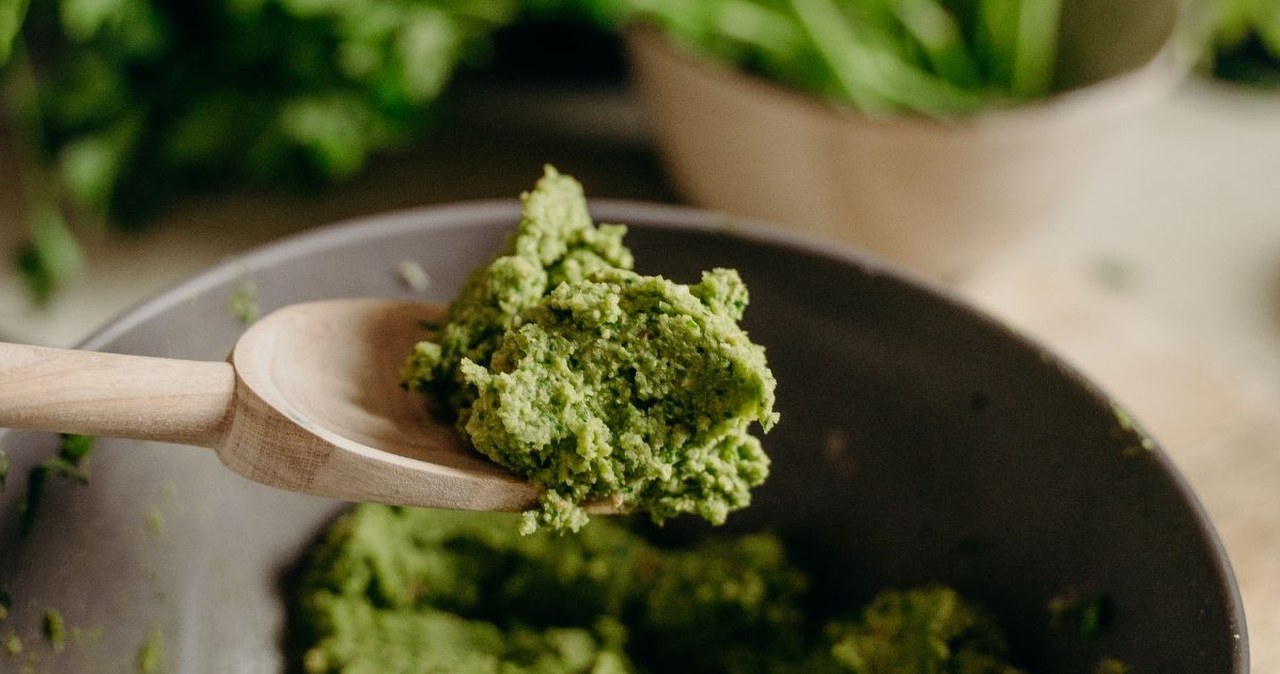 Łagodzi wzdęcia i wspiera pracę nerek. Dodawaj do posiłków każdego dnia