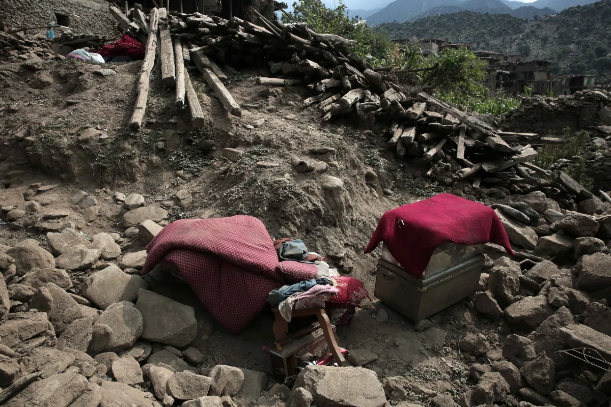 Dramatyczne wieści z Afganistanu. Według najnowszych informacji niedzielne trzęsienie ziemi pochłonęło co najmniej 2,2 tys. ofiar. Ponad trzy tysiące osób zostało rannych.