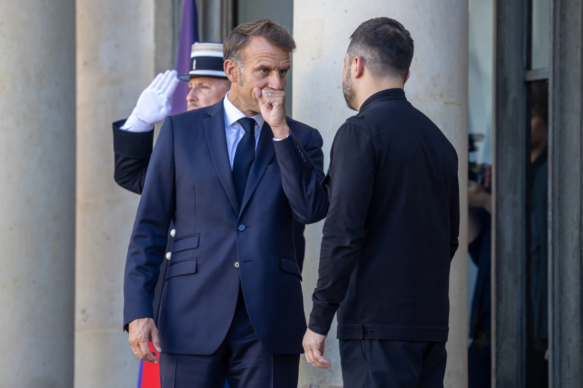 Emmanuel Macron ogłosił, że dwadzieścia sześć krajów, głównie europejskich, „zobowiązało się” do udziału w „siłach bezpieczeństwa”, które zagwarantują utrzymywanie pokoju w Ukrainie. Prezydent Francji przekazał, że inicjatywa będzie dotyczyć rozmieszczenia wojsk, lub "obecności na lądzie, morzu i w powietrzu". Finalizowany jest udział Stanów Zjednoczonych w gwarancjach dla Ukrainy, ale wiele wskazuje na to, że USA również dołączą do inicjatywy.