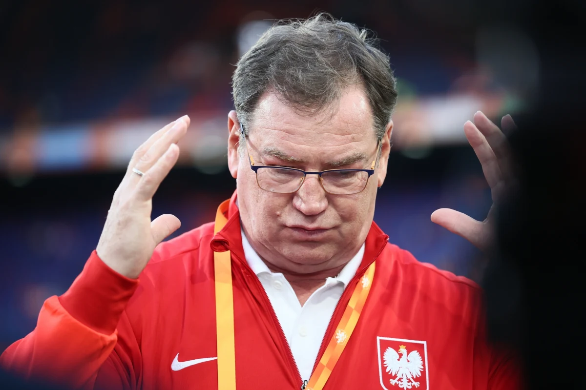 Jan Urban podał skład reprezentacji Polski na mecz eliminacji mistrzostw świata z Holandią. Urban debiutuje dziś w roli selekcjonera, a do kadry wraca po krótkiej przerwie kapitan - Robert Lewandowski.