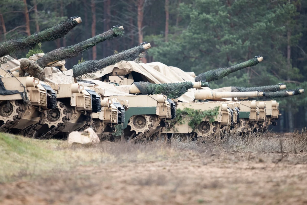 Stany Zjednoczone zamierzają ograniczyć fundusze bezpieczeństwa krajom europejskim, które znajdują się na pierwszej linii ewentualnego konfliktu z Rosją - poinformował "Financial Times". Wśród państw wymienionych przez dziennik nie ma Polski.