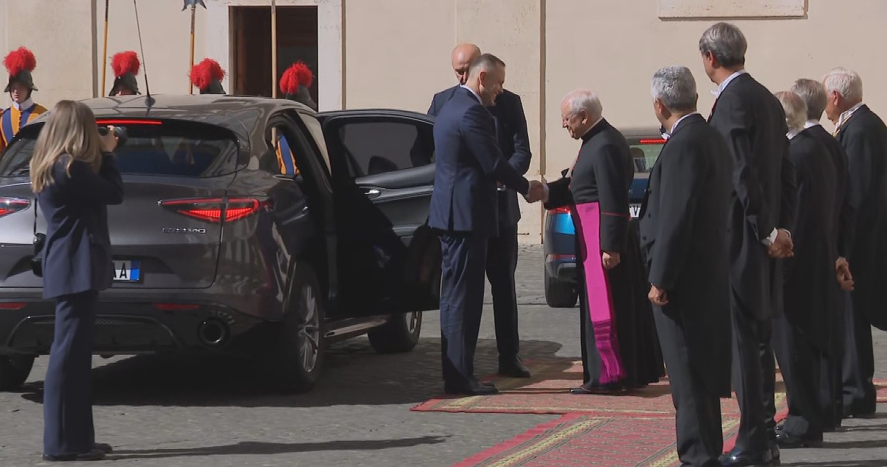 wiadomości,aktualności,Interia Kolejny dzień delegacji Karola Nawrockiego. Prezydent przybył do na spotkanie z papieżem