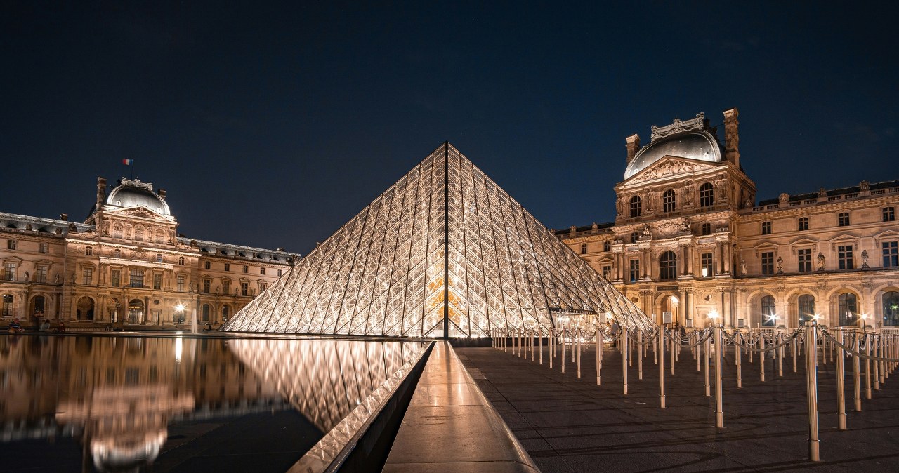 Luwr kończy niezwykły eksperyment i żegna się z nietypowym przewodnikiem.