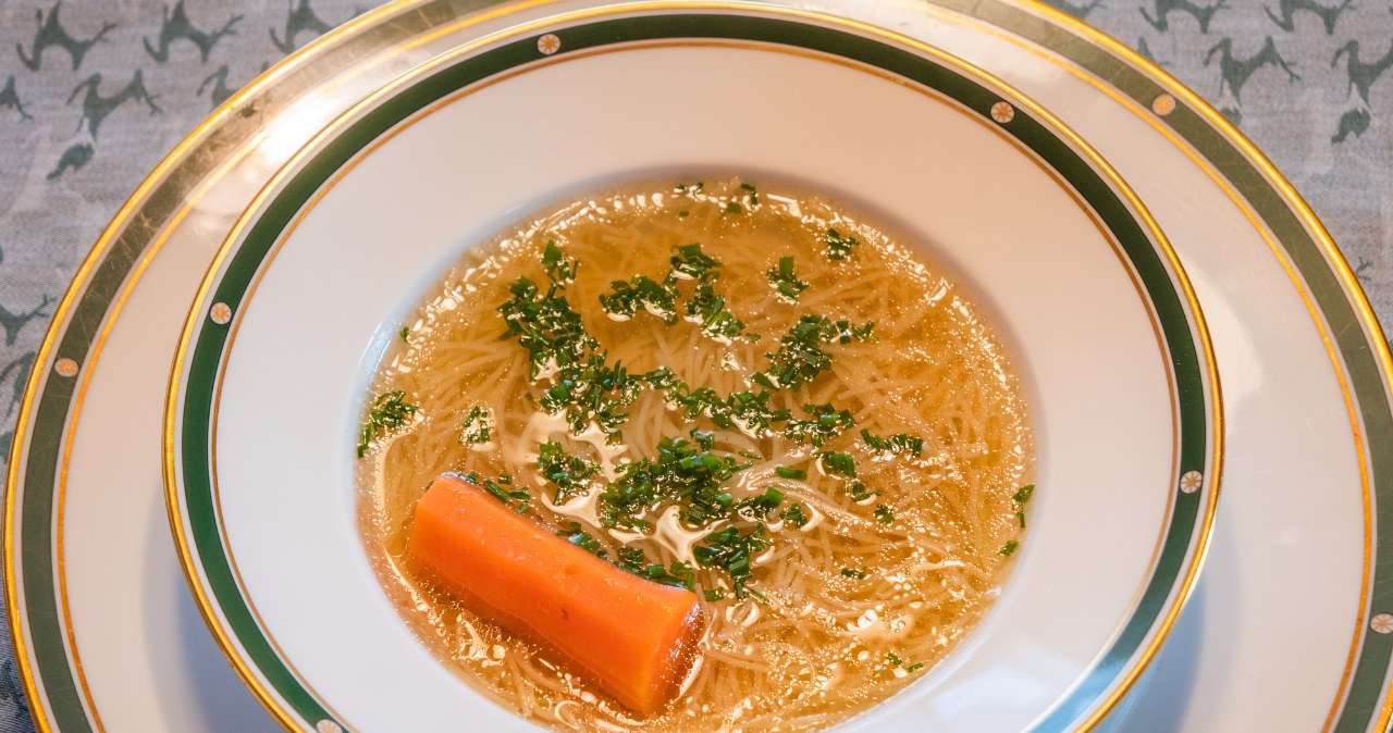 ​Do jesiennego rosołu dodaj te warzywa. Będzie miał wyrazisty kolor i smak