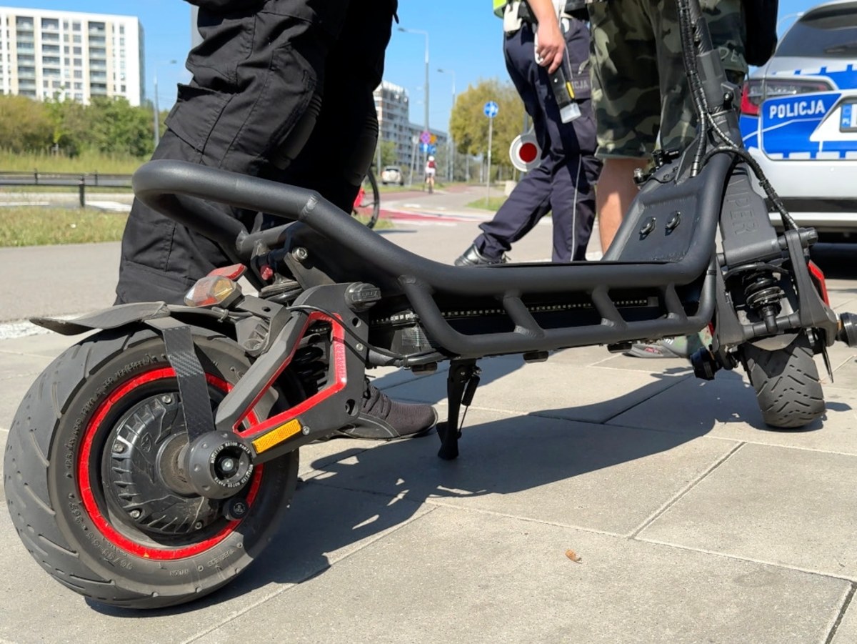 Policjanci skontrolowali użytkowników hulajnóg elektrycznych. Posypały się mandaty