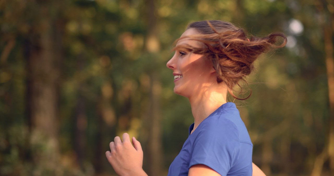 Bieganie a starzenie się skóry twarzy. Badania mówią jasno